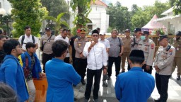 PMII Komisariat Perjuangan Unitomo Surabaya Tuntut DPRD Kawal Ketat Pembatasan Peredaran Mihol
