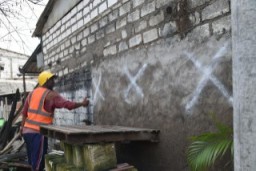 Pembongkaran Bangunan Program Normalisasi Sungai Kalianak Surabaya Dilakukan Seusai Lebaran