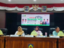 Kadis Kesehatan Jeneponto Paparkan Kebijakan Pelayanan Kesehatan Haji dalam Manasik Haji 2025