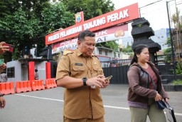 Didampingi Pemkot Surabaya, Eks Karyawan Resmi Lapor Polisi soal Dugaan Penahanan Ijazah