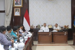 Wali Kota Eri Imbau Kepada Perusahaan yang Tahan Ijazah Karyawannya untuk Dikembalikan