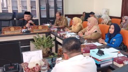 Komisi D DPRD Surabaya Gelar RDP Bersama KOPRI dan PMII Bahas Perlindungan Perempuan