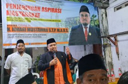 Reses di Tambak Mayor, Johari Mustawan Disambati SPMB Online dan BPJS Kesehatan