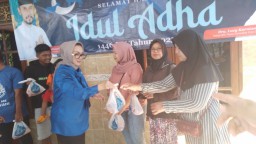 DPC Partai Demokrat Kota Surabaya Bagikan Ratusan Paket Daging Kurban