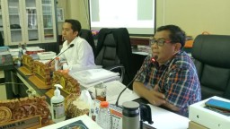 DPRD Kota Surabaya Mediasi Laporan Warga Dukuh Setro Terkait Portal