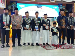 Mewakili Bupati Jeneponto, Kadis Kominfo dan Statistik Jeneponto Hadiri Wisuda Akbar YPWI Ulul Al Bab