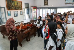 Walikota Blitar Apresiasi Tur Literasi Bung Karno Gagasan Walikota Surabaya