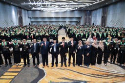 Hadiri Pengukuhan 1020 PPG UINSA, Wali Kota Eri Cahyadi Dorong Guru Melek Teknologi AI