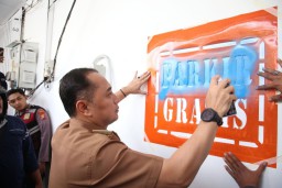 Tak Ada Jukir Resmi, Wali Kota Eri Cahyadi Segel Lahan Parkir Toko Modern di Dharmahusada