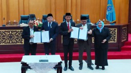 DPRD Surabaya Sahkan Dua Perda Strategis: BUMD YEKAPE dan Pengembangan Ekonomi Kreatif