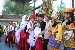 Cegah Bullying di MPLS, Wali Kota Surabaya Gaungkan Sekolah Ramah Anak