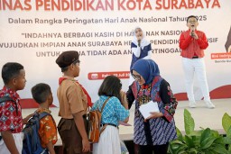 Pemkot Surabaya dan DWP Dispendik Gelar Bakti Sosial HAN 2025, Beri Santunan dan Dukung Pendidikan Siswa