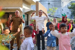 MPLS Ramah Anak di Surabaya Tuai Apresiasi Pusat, Wali Kota Eri Ingatkan Peran Penting Ayah dan Batasi Gadget pada Anak
