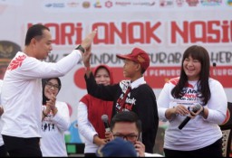 Peringati Hari Anak Nasional, Pemkot Surabaya Ajak Ratusan Anak Senam Ceria hingga Panen di Kebun