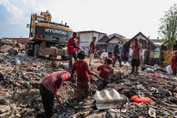 Tinjau Normalisasi Sungai dan Pelebaran Jalan Tambang Boyo - Pacar Keling, Wali Kota Eri Cahyadi Komitmen Tata Kota