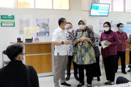 Wali Kota Eri Tegaskan Perlindungan Penuh bagi Tenaga Medis di Surabaya