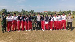 Babinsa Koramil Konang Bersama Polsek Amankan Lomba Lari dan Latih Paskibra Jelang HUT RI ke-80