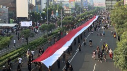 80 Tahun Merdeka: Bendera 200 Meter di CFD Bekasi, BEM PTNU Tuntut Kemerdekaan yang Nyata untuk Semua Rakyat