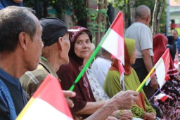 Semangat Agustusan, Lansia Griya Wredha Surabaya Unjuk Kebolehan