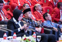 Wali Kota Surabaya Eri Cahyadi Hadiri Pelantikan Rektor Untag, Ajak Mahasiswa KKN Berkontribusi di Kampung Pancasila