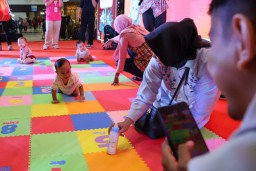 Serunya Lomba Bayi Merangkak di SGE 2025, Pemkot Surabaya Kampanyekan Popok Kain Pakai Ulang