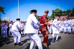 Wali Kota Eri Apresiasi Paskibra Surabaya: Mental Luar Biasa dan Jadi Teladan Pemuda
