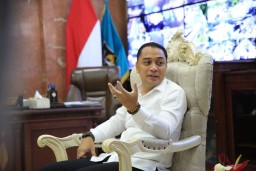 Pemasangan CCTV dan Aplikasi Pajak, Wali Kota Eri Ingin Tingkatkan Keterbukaan dan Kebersamaan di Surabaya