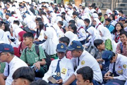 Pemkot Surabaya Terapkan Belajar Daring, Siswa Diberi Tugas Praktik di Rumah