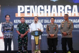 Pemkot Surabaya Beri Penghargaan untuk 37 Warga yang Berani Jaga Keamanan Kota