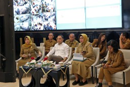 Dukung Program Presiden Prabowo, Wali Kota Eri Syaratkan SLHS Bagi Penyedia MBG di Kota Surabaya
