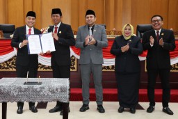 Raperda P-APBD 2025 Disetujui, Wali Kota Eri Pastikan Program Pro Rakyat Tetap Jalan