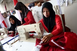 UKM Benang Emas Putus Rantai Utang, Hidupkan Harapan Ratusan Penjahit di Surabaya