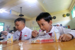 Pemkot Surabaya Libatkan UKS Pastikan MBG Higienis Sebelum Dibagikan ke Siswa