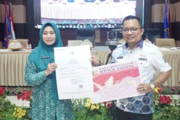 Kadis Dukcapil Kabupaten Jeneponto Serahkan 922 Dokumen dan Buka Layanan Ekstra KIA-Akta