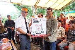 Bupati Jeneponto Salurkan Bantuan Benih Padi dan Hand Sprayer Untuk Petani di Desa Tuju