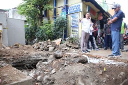 Pemkot Surabaya Targetkan Pembangunan Saluran dan Rumah Pompa Tuntas November 2025
