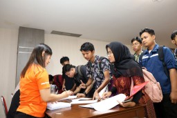 Lolos Beasiswa Pemuda Tangguh 2025: 2.766 Mahasiswa Daftar Ulang, Pemkot Surabaya Biayai Kuliah Hingga Lulus!