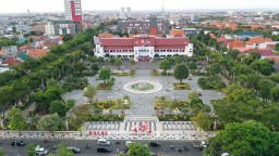 Pertama di Jawa Timur, Wali Kota Eri Luncurkan Program “Surabaya Kota Wakaf”