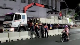 Pemkot Surabaya Pasang Barrier Beton di Jalan Basuki Rachmat, Cegah Kecelakaan dan Pelanggar Lalu Lintas