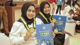 Ayah dan Kakek di Surabaya Ikut Sekolah Parenting, Begini Cerita di Balik Wisuda SOTH