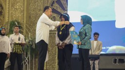 Pemkot Surabaya-TP PKK Tutup Rangkaian Wisuda SOTH 2025, Puluhan Ribu Lulusan Siap Jadi Orang Tua Hebat
