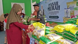 Upaya Stabilisasi Harga dan Tekan Inflasi Akhir Tahun, Bakorwil III Malang dan Pemkot Surabaya Gelar Pasar Murah