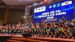 SMPN 15 Surabaya Tampilkan Yel-Yel Lintas Generasi di Lomba Eco School 2025 Unair