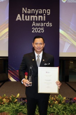 Ketua Demokrat Surabaya Apresiasi Nanyang Alumni Award AHY: Bukti Kinerja Diakui Dunia Internasional