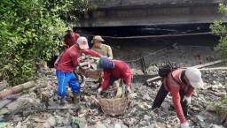 Sampah Masalah Utama Banjir Surabaya, Satgas DSDABM Siaga 24 Jam