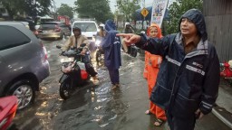 Genangan di Jalan Tanjungsari Akibat Banyak Bangunan Berdiri di Saluran Air, Wali Kota Eri Minta Dibongkar