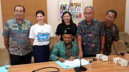 Pemkot Surabaya Jalin Kerja Sama Internasional, Teken MoU Plastic Clever School Program dengan CommonSeas Inggris