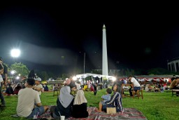 Tjangkroekan Djoeang Tawarkan Sensasi Kuliner Langkah Nasi Osek dan Sego Sadukan di Tugu Pahlawan