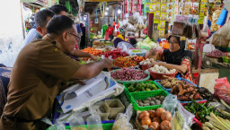 Pemkot Surabaya Imbau Warga Bijak Berbelanja Jelang Nataru 2025