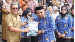 Pemkab Jeneponto Serahkan 6.139 SK PPPK Paruh Waktu, Bupati Tekankan Disiplin dan Integritas ASN
